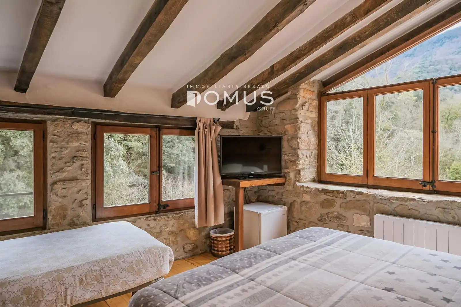 Habitación de Finca rústica en venta en Santa Pau con Calefacción, Parquet y Piscina