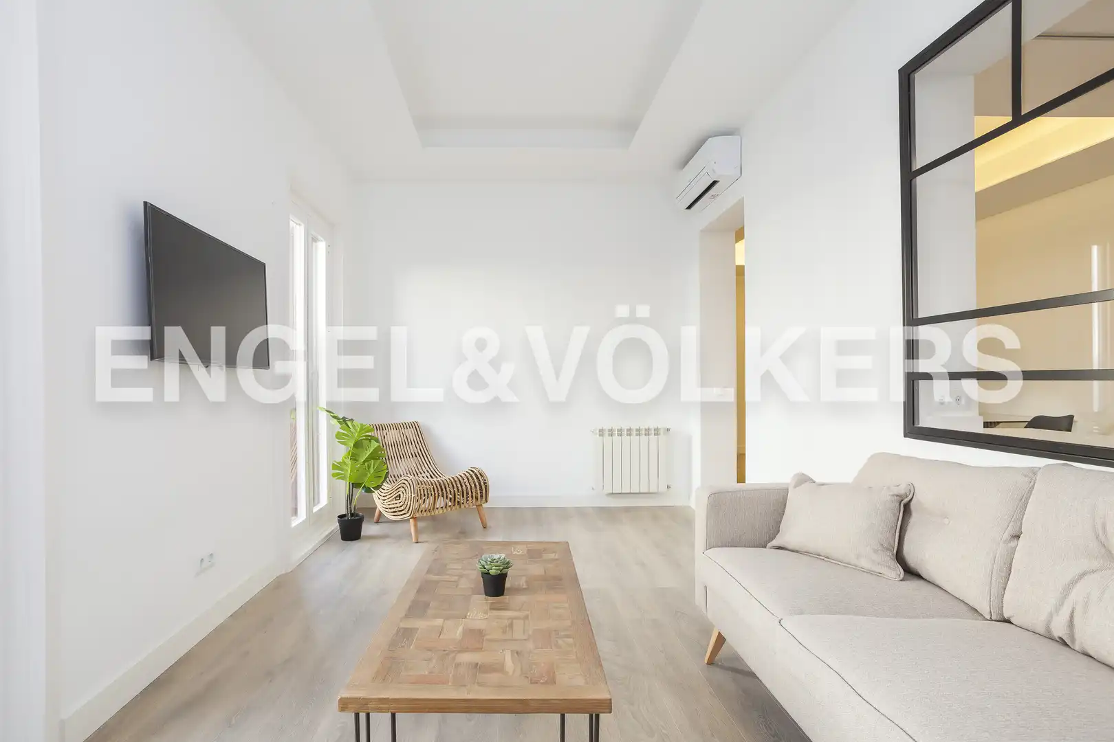 Living room of Flat for rent in Madrid  with Air Conditioner, Heating and Furnished