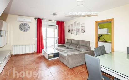 Sala d'estar de Casa adosada en venda en Talavera de la Reina amb Aire condicionat i Terrassa