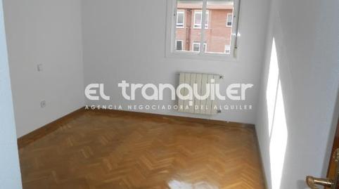 Foto 3 de Piso de alquiler en Calle Avenida de Los Fueros, San Fermín,  Madrid Capital