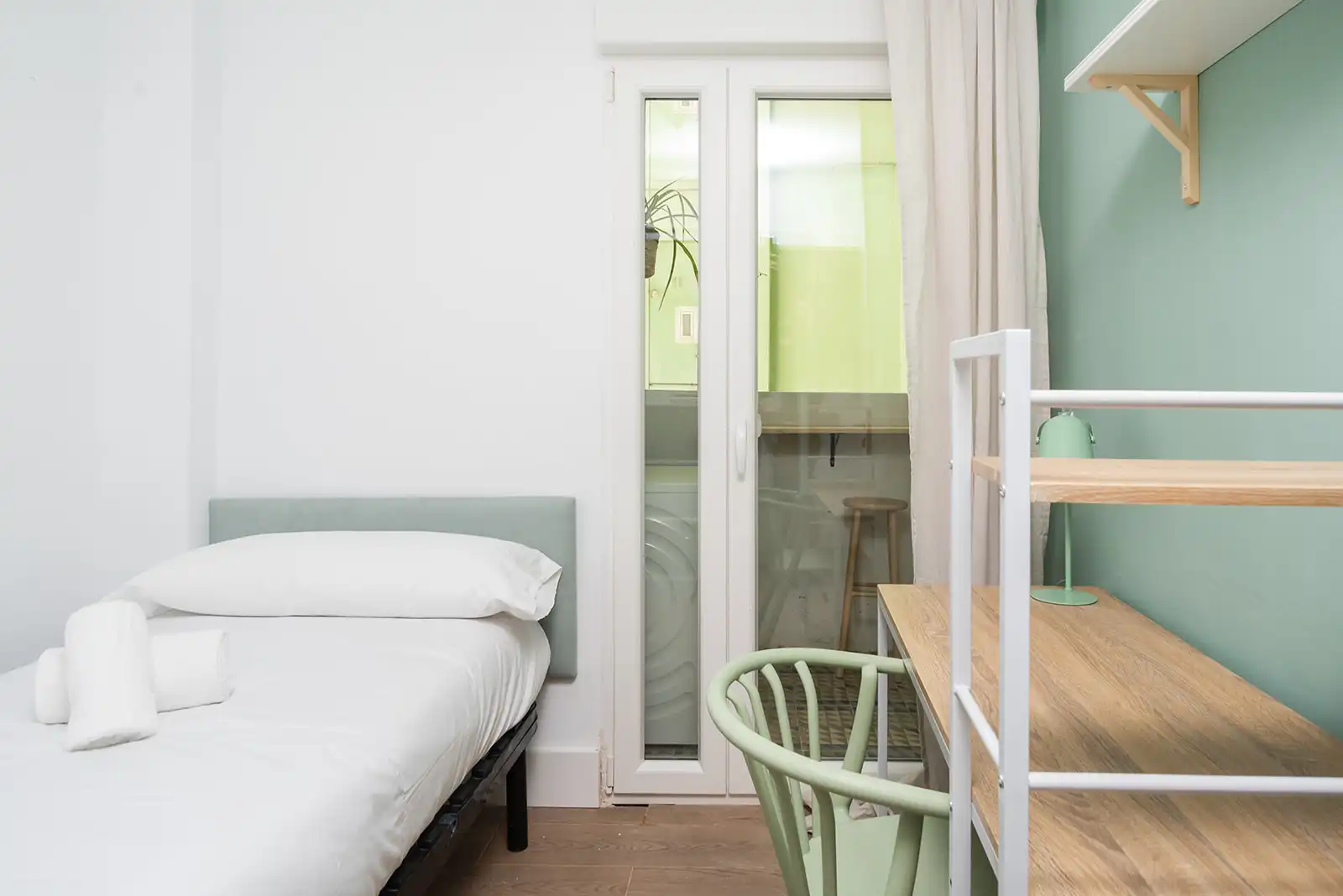 Bedroom of Flat for rent in Zaragoza  with Air Conditioner, Terrace and Furnished