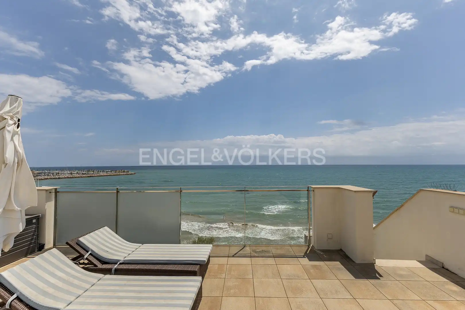 Terrace of Duplexes for sale in Sitges  with Air Conditioner, Heating and Parquet flooring