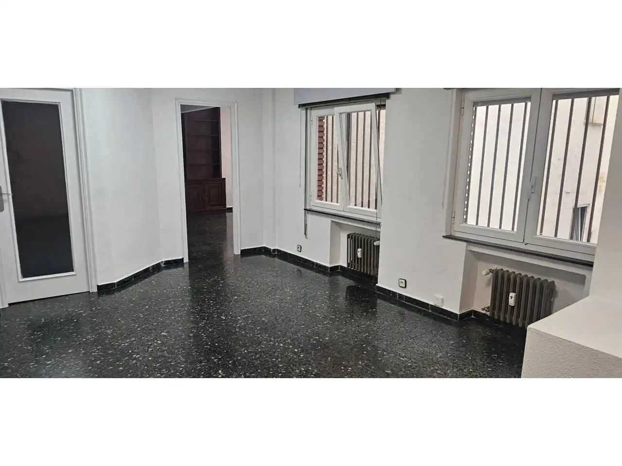 Habitación de Oficina de alquiler en León Capital  con Calefacción
