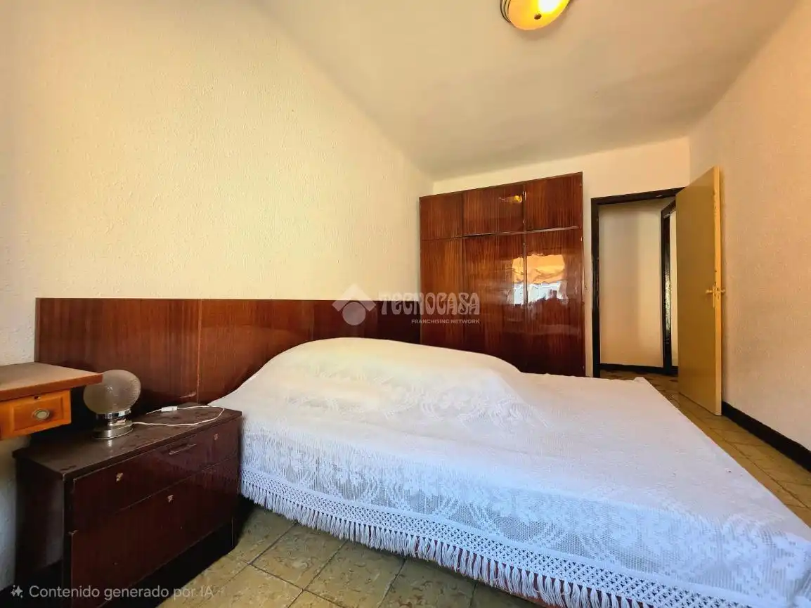 Habitación de Piso en venta en Santa Coloma de Gramenet con Balcón