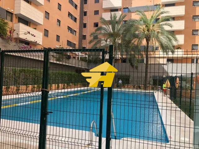 Piso en Alquiler en Calle Héroe de Sostoa en Parque Ayala - Jardín de la Abadía - Huelín