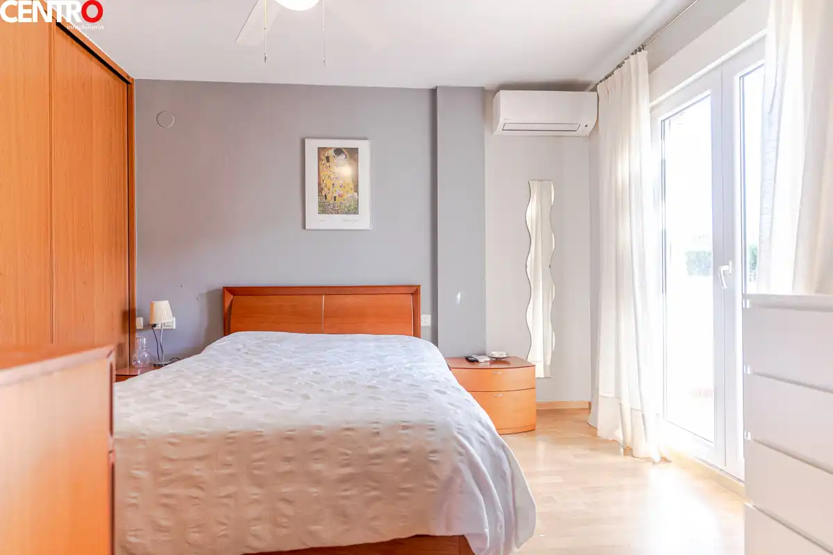 Habitación de Casa o chalet en venta en La Zubia con Aire acondicionado, Calefacción y Jardín privado