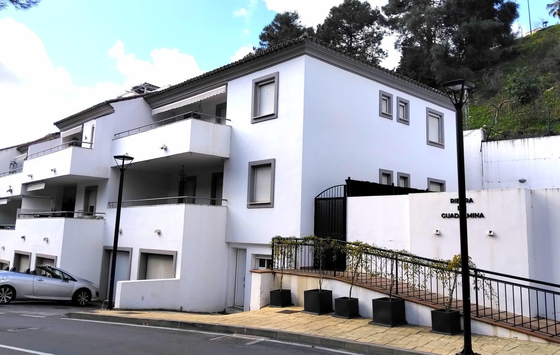 Vista exterior de Pis en venda en Benahavís amb Aire condicionat, Terrassa i Traster