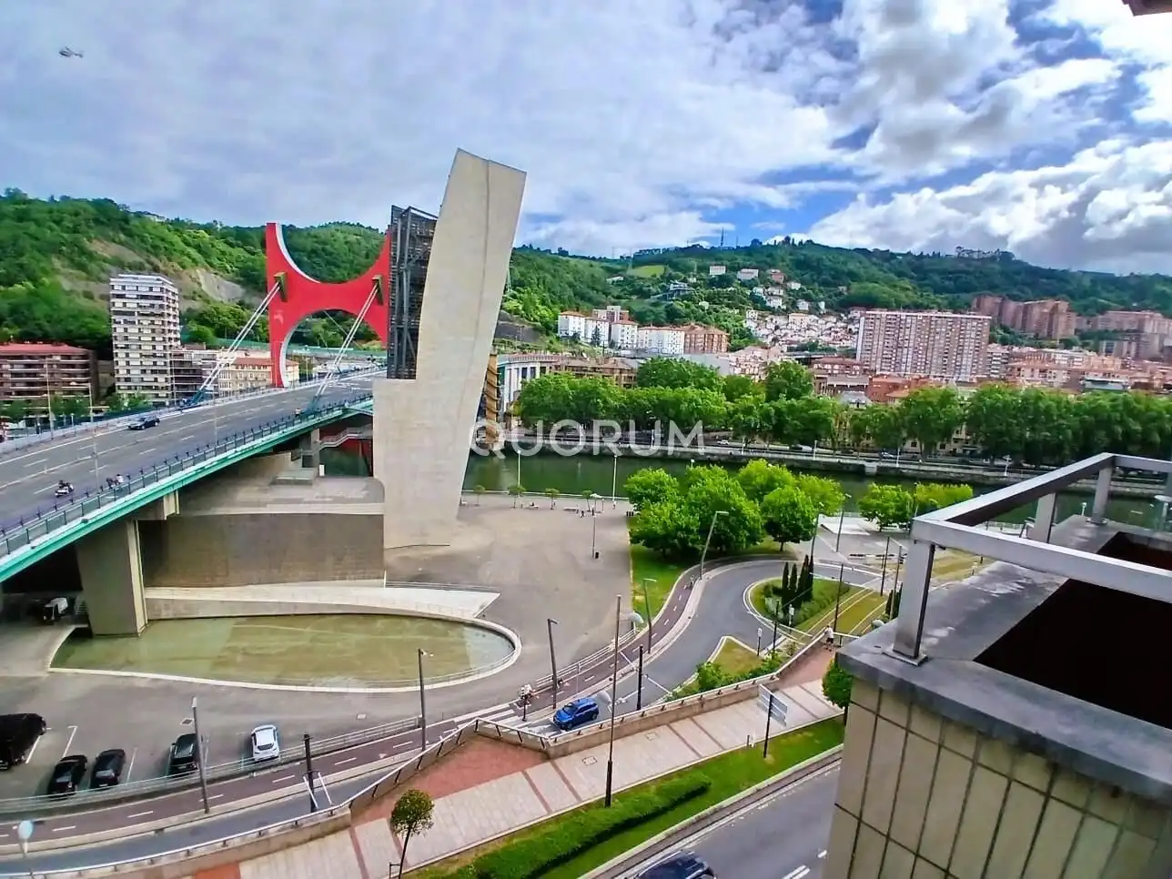Vista exterior de Pis en venda en Bilbao  amb Calefacció i Terrassa