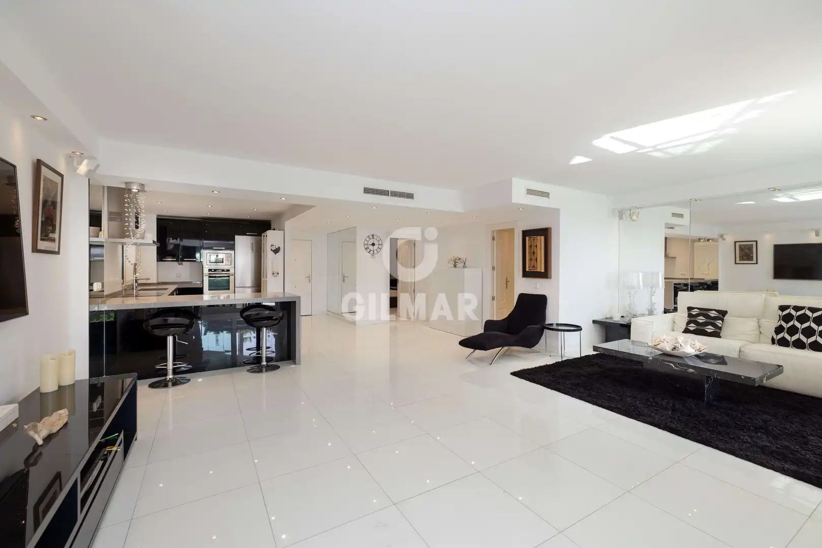 Sala d'estar de Apartament en venda en Marbella amb Calefacció, Jardí privat i Traster
