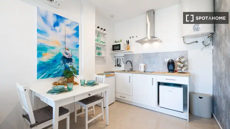 Cuina de Apartament per a compartir en Rincón de la Victoria amb Aire condicionat, Terrassa i Moblat