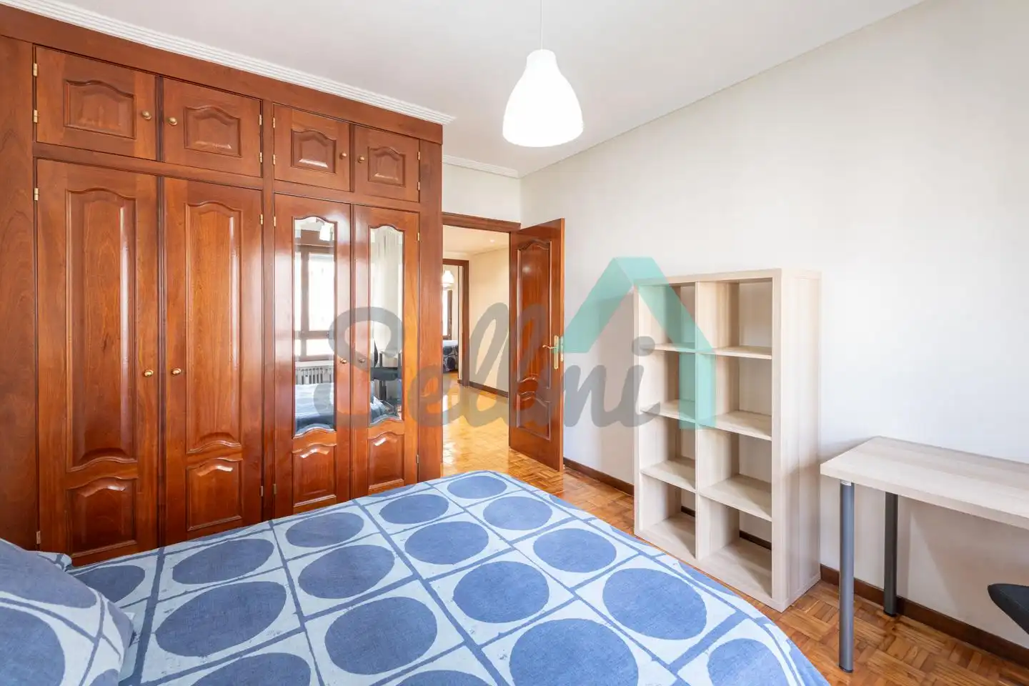 Dormitori de Pis per a compartir en Oviedo  amb Calefacció, Parquet i Terrassa