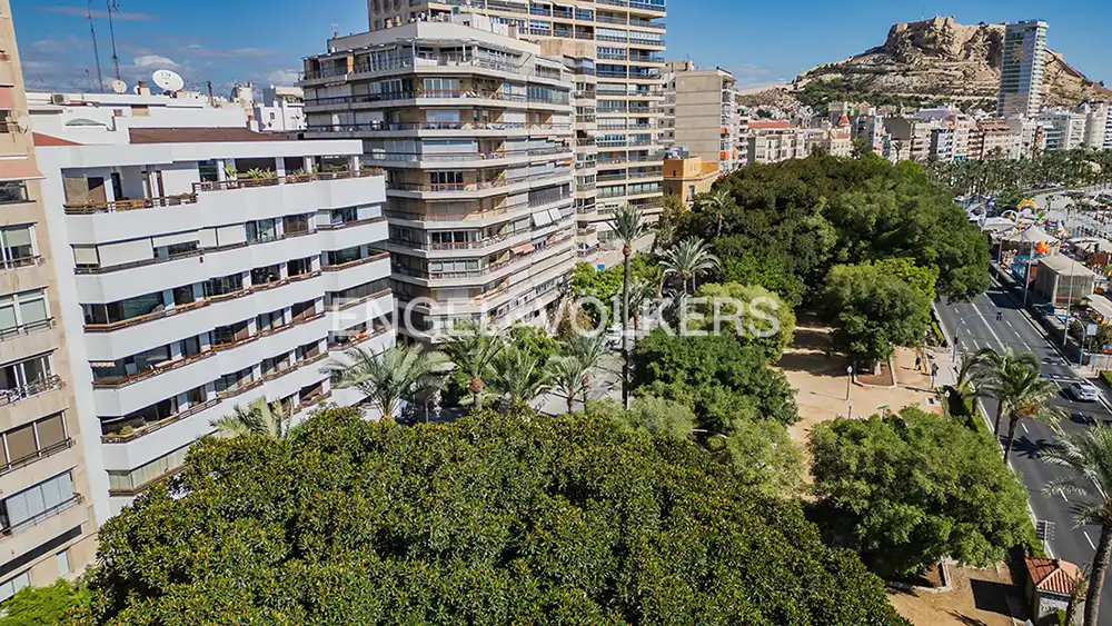 Vista exterior de Pis en venda en Alicante / Alacant amb Aire condicionat, Calefacció i Terrassa