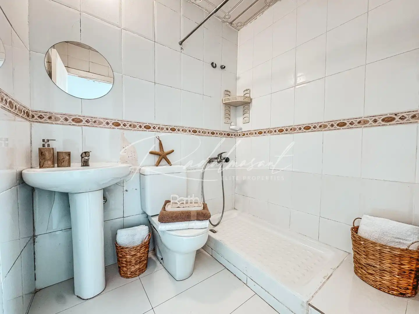 Bathroom of Houses for sale in Reus  with Air Conditioner, Swimming Pool and Furnished