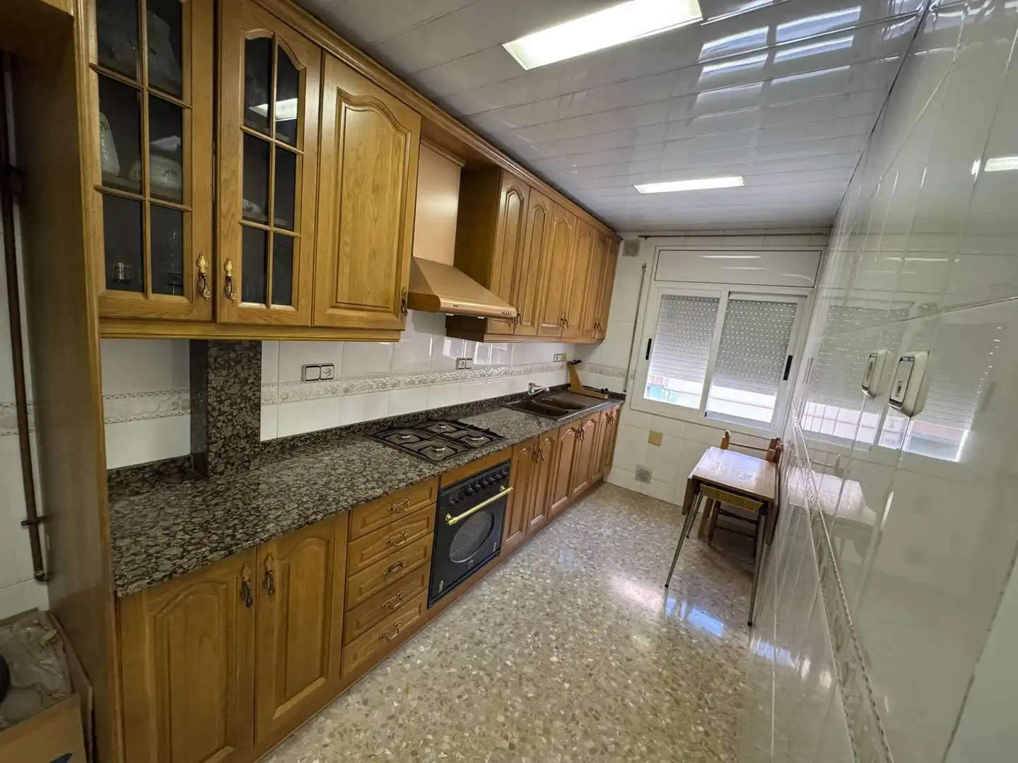 Küche von Haus oder Chalet zum Verkauf in Cornellà de Llobregat mit Heizung, Privatgarten und Terrasse