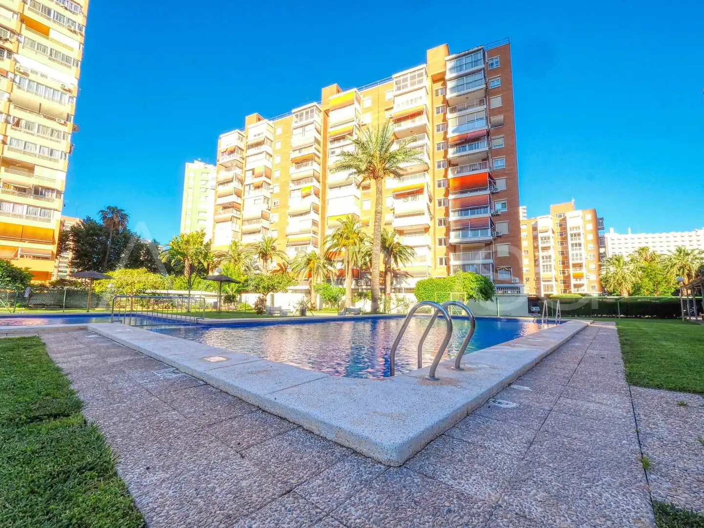 Swimming pool of Flat for sale in Benidorm  with Air Conditioner and Community pool
