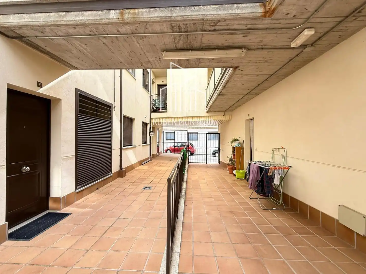 Vista exterior de Piso en venta en Castellanos de Moriscos con Calefacción, Horno y Lavadora