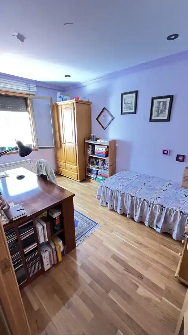 Dormitori de Pis en venda en Soria Capital  amb Parquet, Traster i Moblat