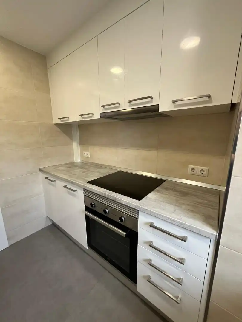 Wohnung zur Miete in Carrer de Sant Jordi, Centre - Estació