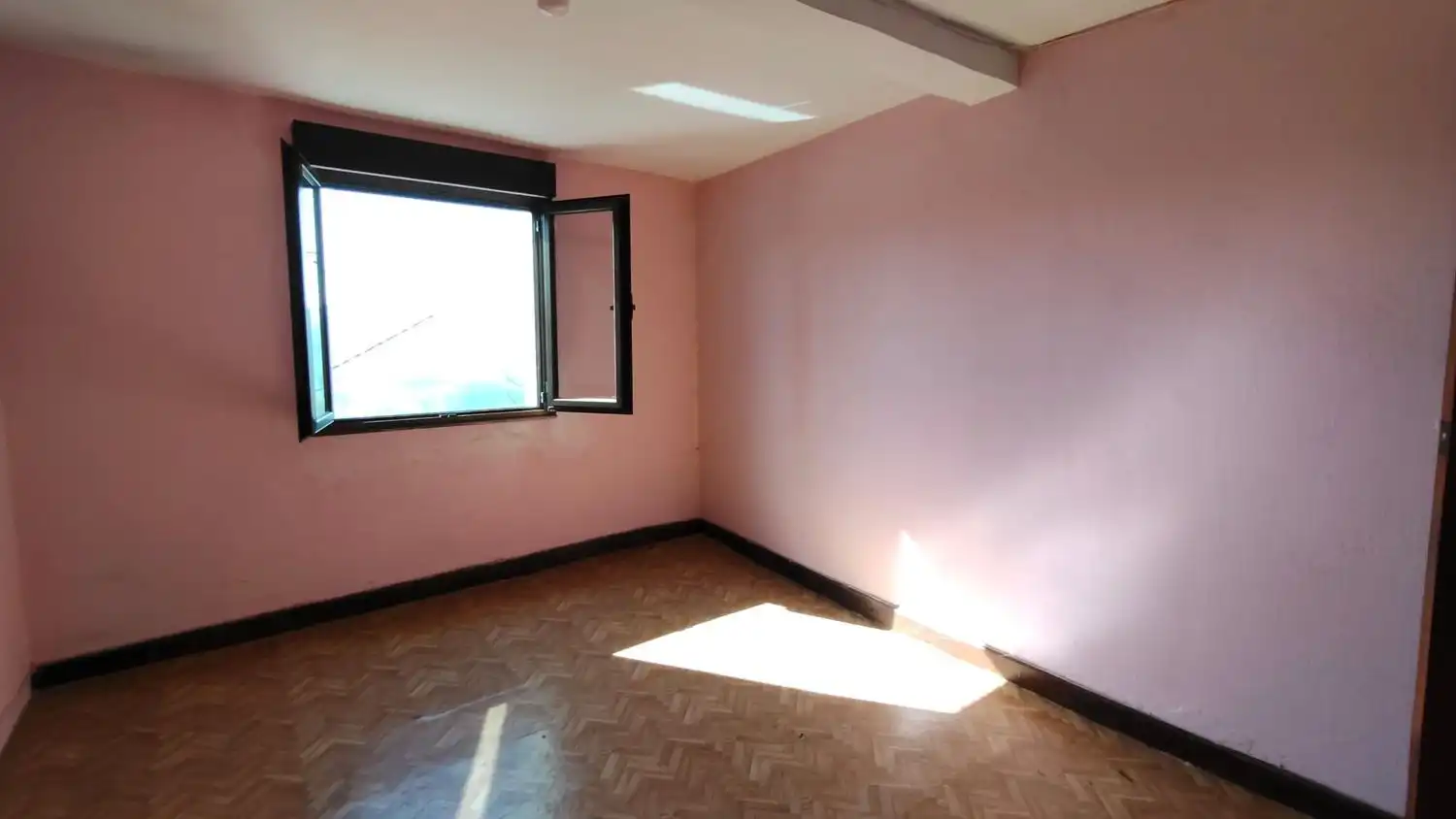 Dormitori de Casa o xalet en venda en San Martín del Rey Aurelio amb Piscina