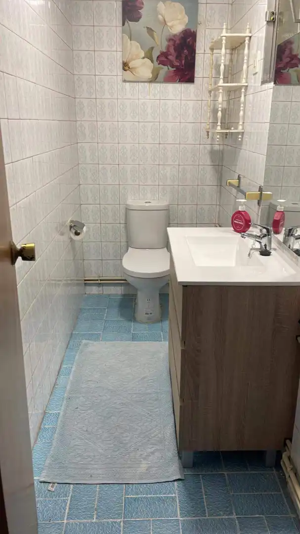 Bany de Pis de lloguer en Pontevedra Capital  amb Calefacció, Parquet i Terrassa