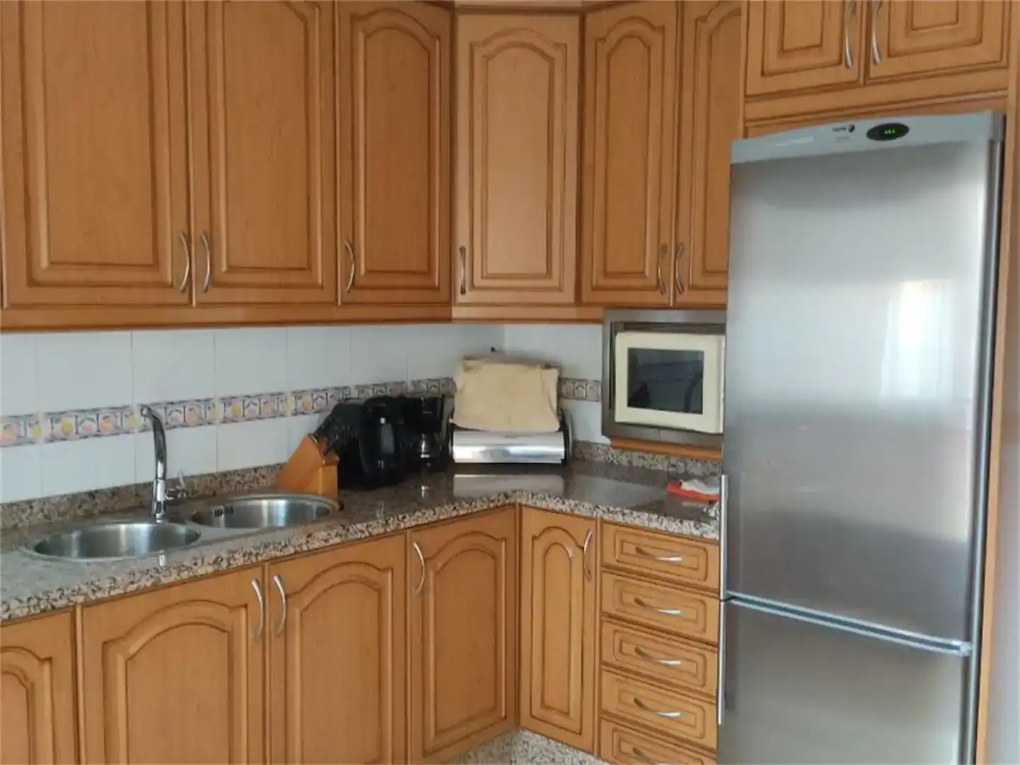 Cuina de Casa adosada en venda en Zarza de Granadilla amb Aire condicionat i Moblat