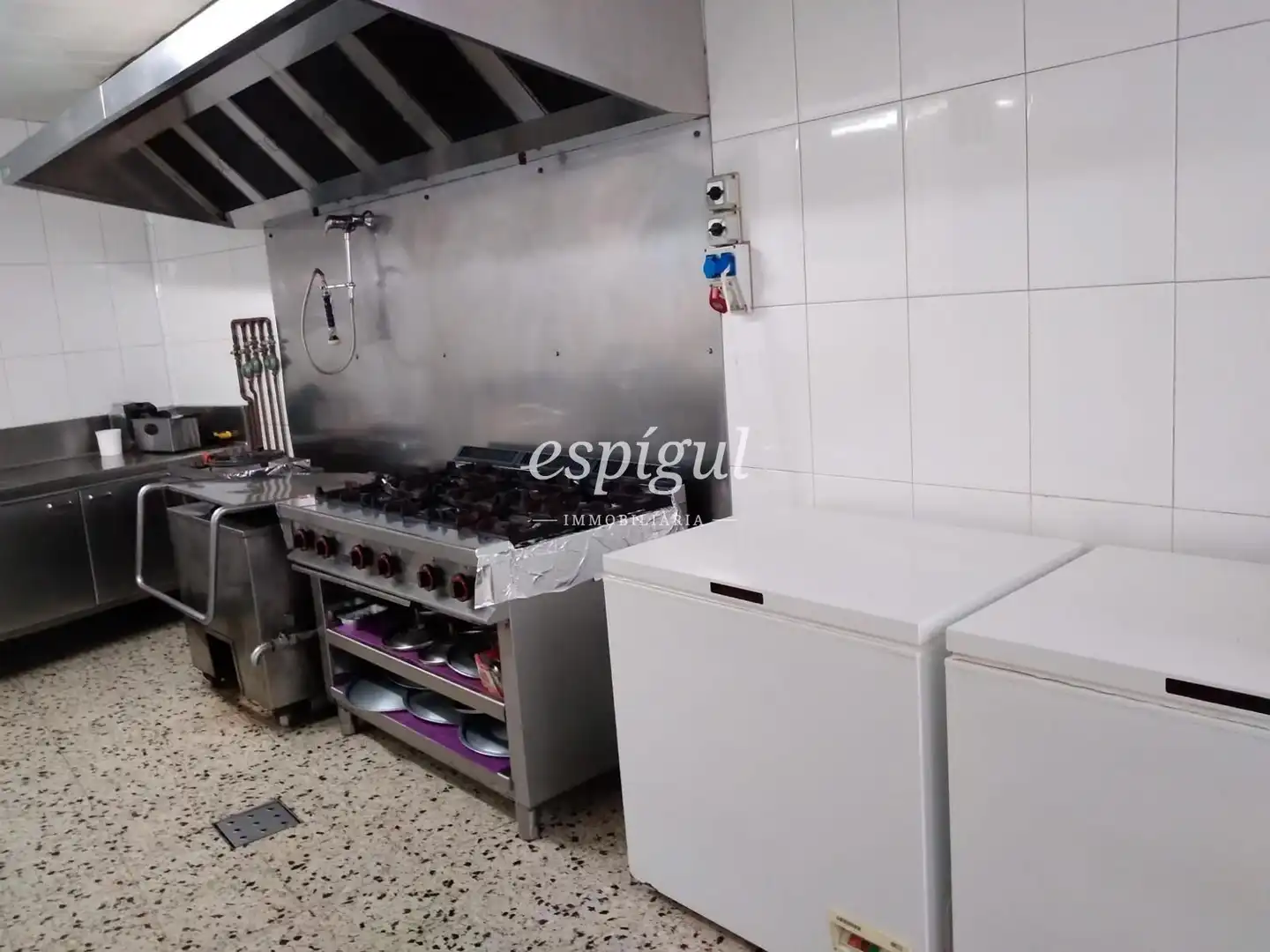Cuina de Local en venda en Anglès amb Aire condicionat i Moblat