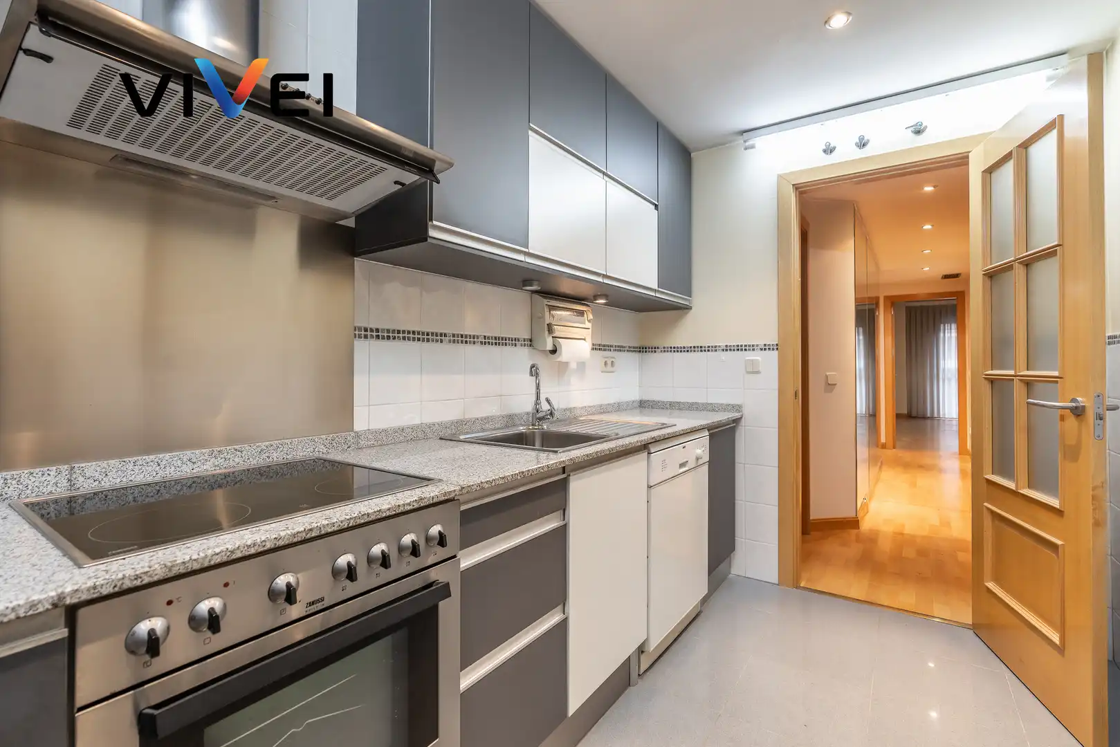Kitchen of Flat for sale in Madrid  with Heating, Terrace and Storage room