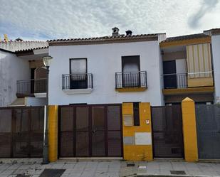 Vista exterior de Casa o xalet en venda en San Bartolomé de la Torre amb Jardí privat