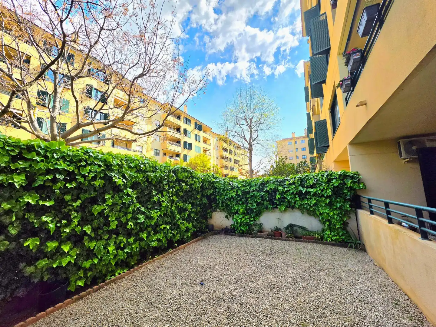 Vista exterior de Planta baixa en venda en  Palma de Mallorca amb Calefacció, Jardí privat i Terrassa