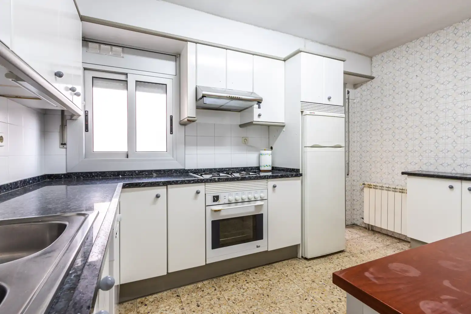 Cuina de Casa adosada en venda en Terrassa amb Aire condicionat, Calefacció i Terrassa