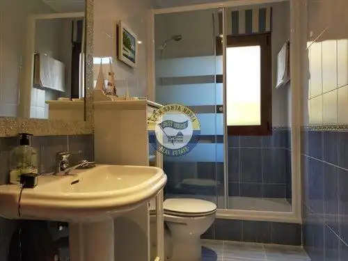 Bathroom of Houses for sale in Santovenia de la Valdoncina  with Heating, Terrace and Furnished