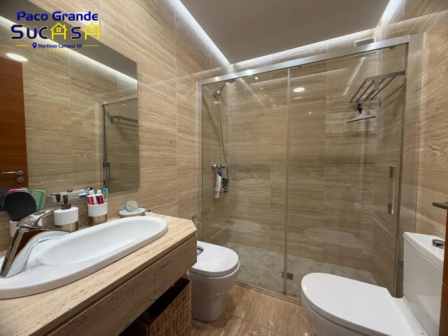 Bathroom of Flat for rent in Granada  with Air Conditioner, Heating and Parquet flooring