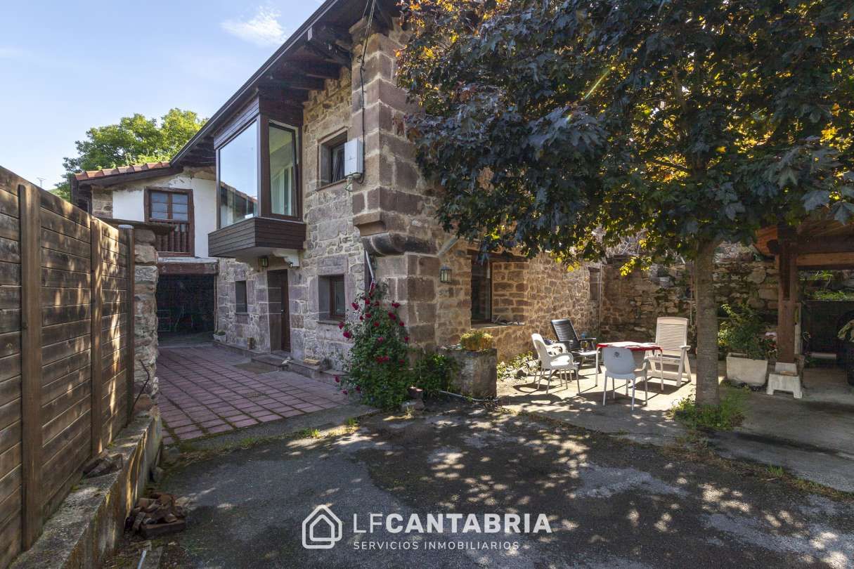 Vista exterior de Casa o xalet en venda en Pesquera amb Calefacció
