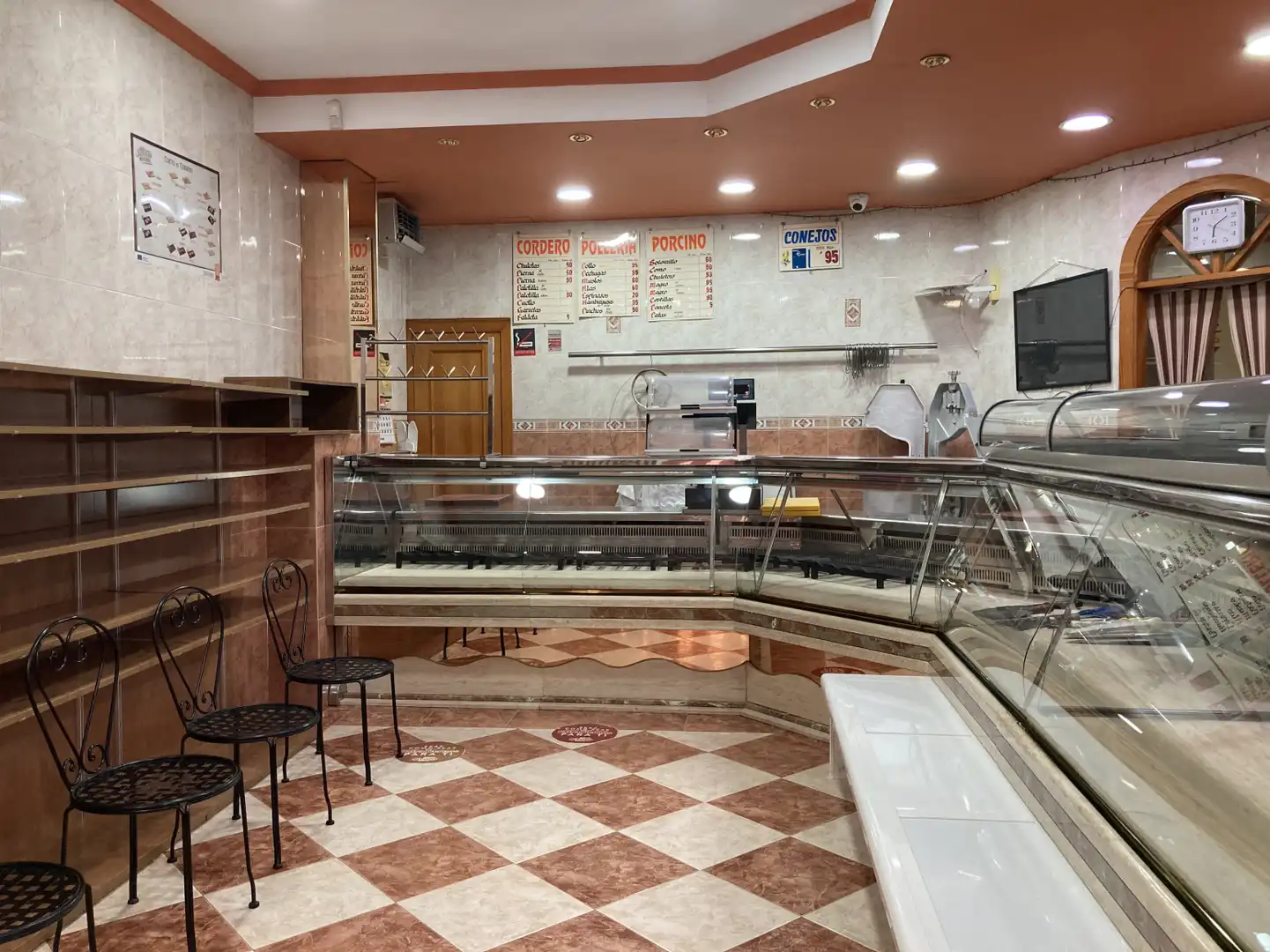 Commercial properties for rent in Torrent  with Air Conditioner