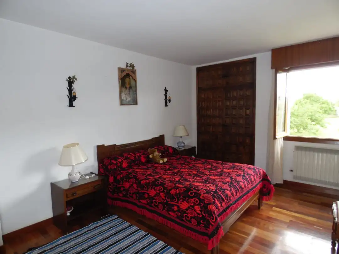 Habitación de Casa o chalet en venta en Villarcayo de Merindad de Castilla la Vieja con Calefacción, Terraza y Piscina