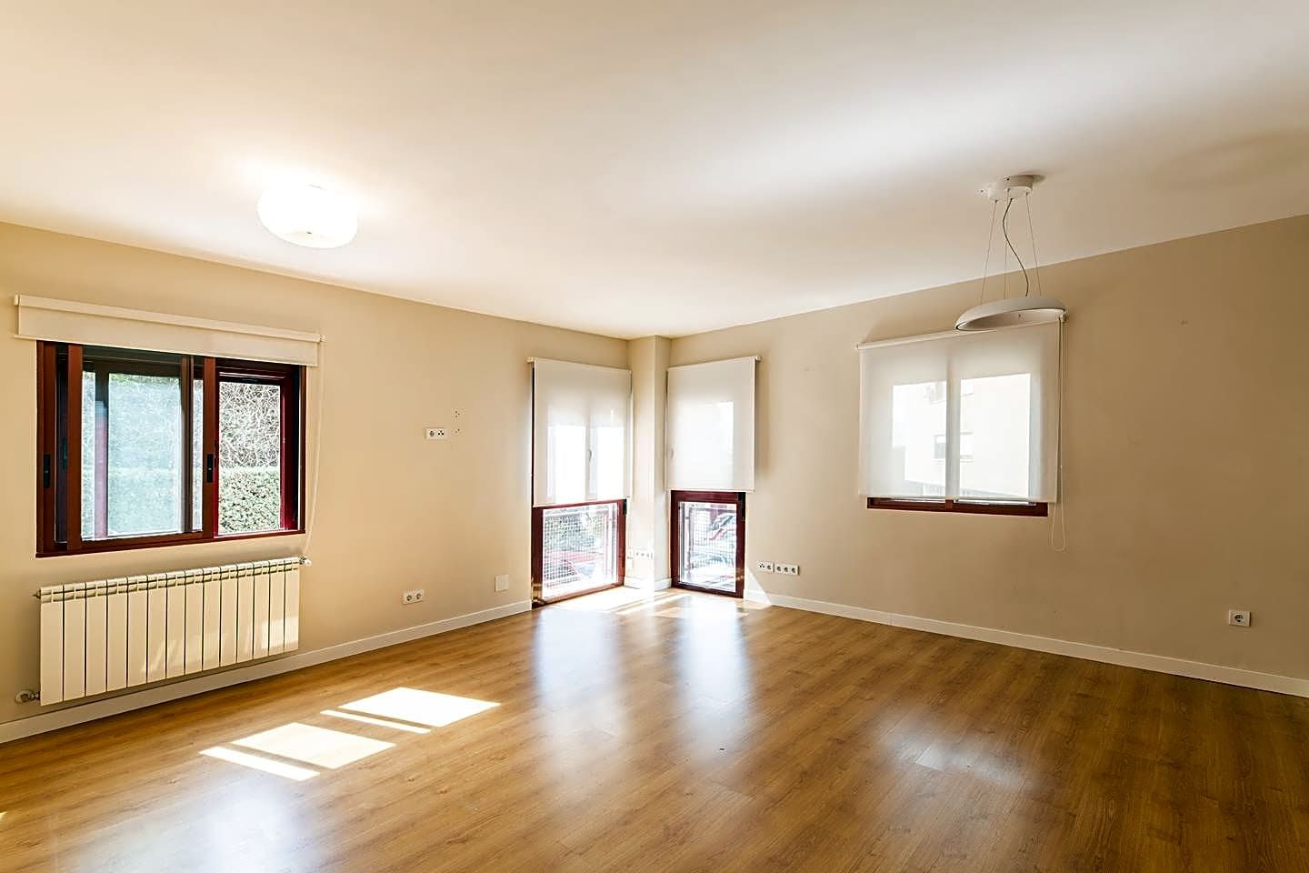 Living room of Flat to rent in Majadahonda  with Air Conditioner, Heating and Storage room