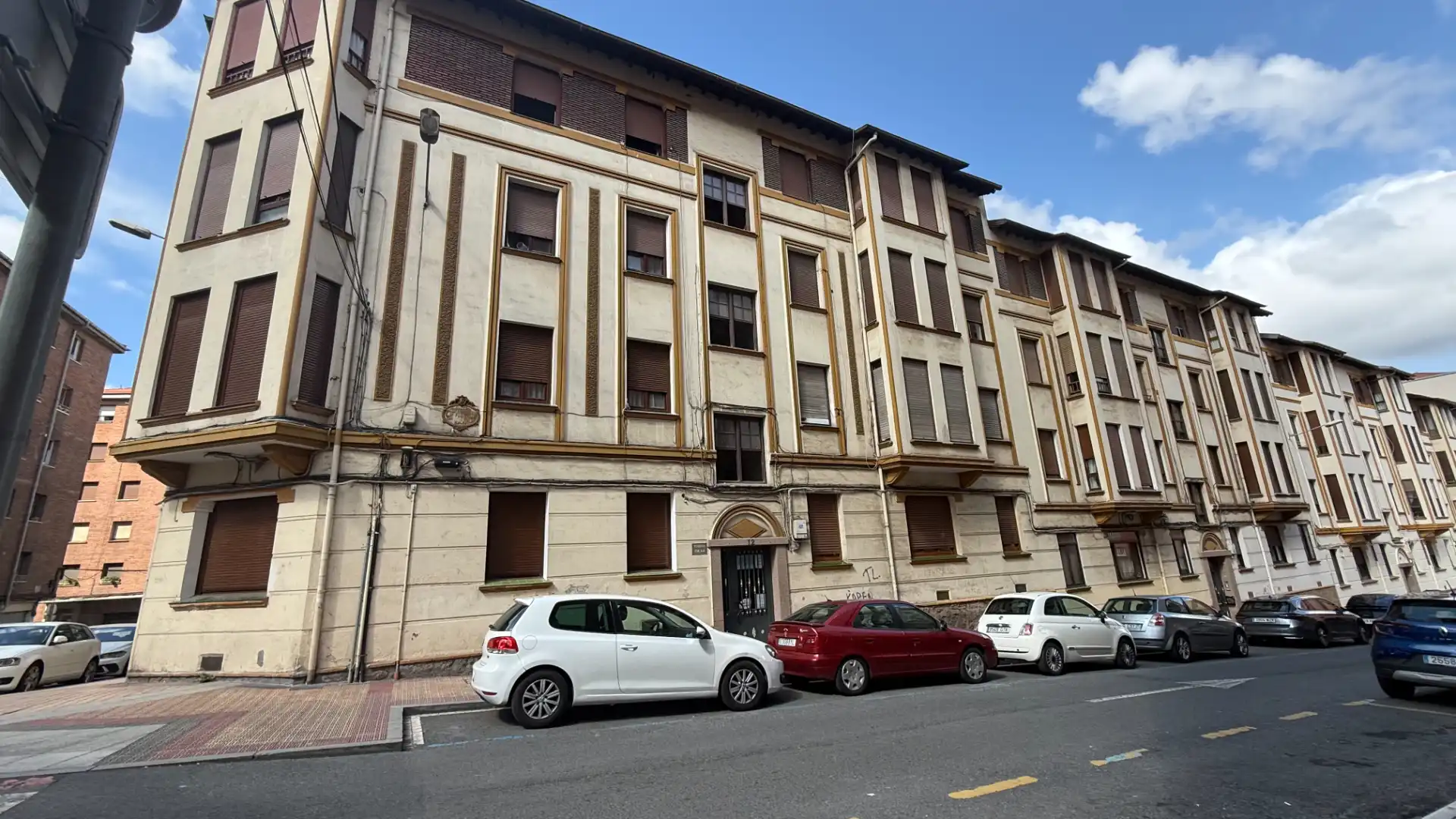Vista exterior de Pis en venda en Barakaldo  amb Calefacció, Traster i Moblat