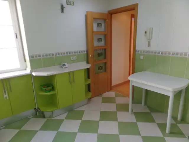 Cuina de Pis de lloguer en Madrid amb Aire condicionat, Calefacció i Forn
