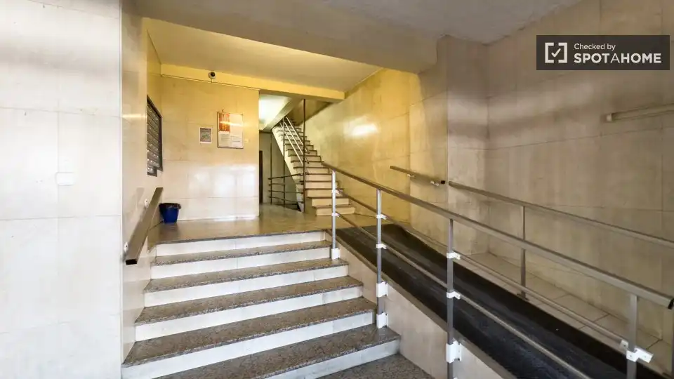 Piso para compartir en Sant Adrià de Besòs con Aire acondicionado, Calefacción y Amueblado
