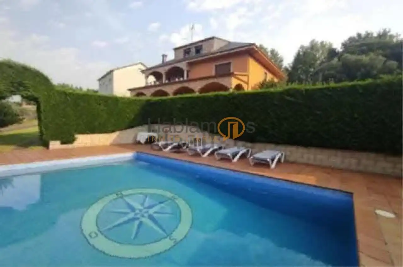 Piscina de Casa o xalet en venda en Vilagarcía de Arousa amb Calefacció, Jardí privat i Terrassa