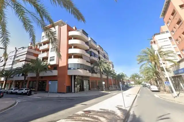 Vista exterior de Piso en venta en Elche / Elx con Piscina comunitaria