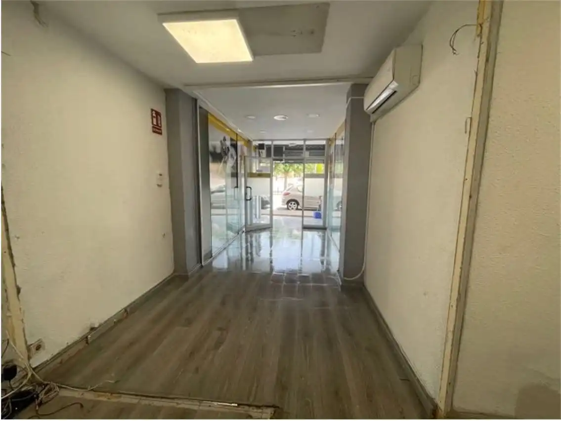 Local comercial en venda a Av Francesc Marimón, imagen 3