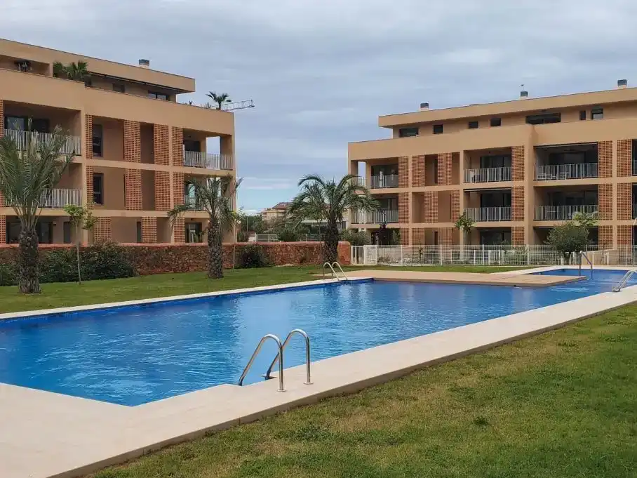 Schwimmbecken von Wohnung zur Miete in Dénia mit Klimaanlage und Schwimmbad