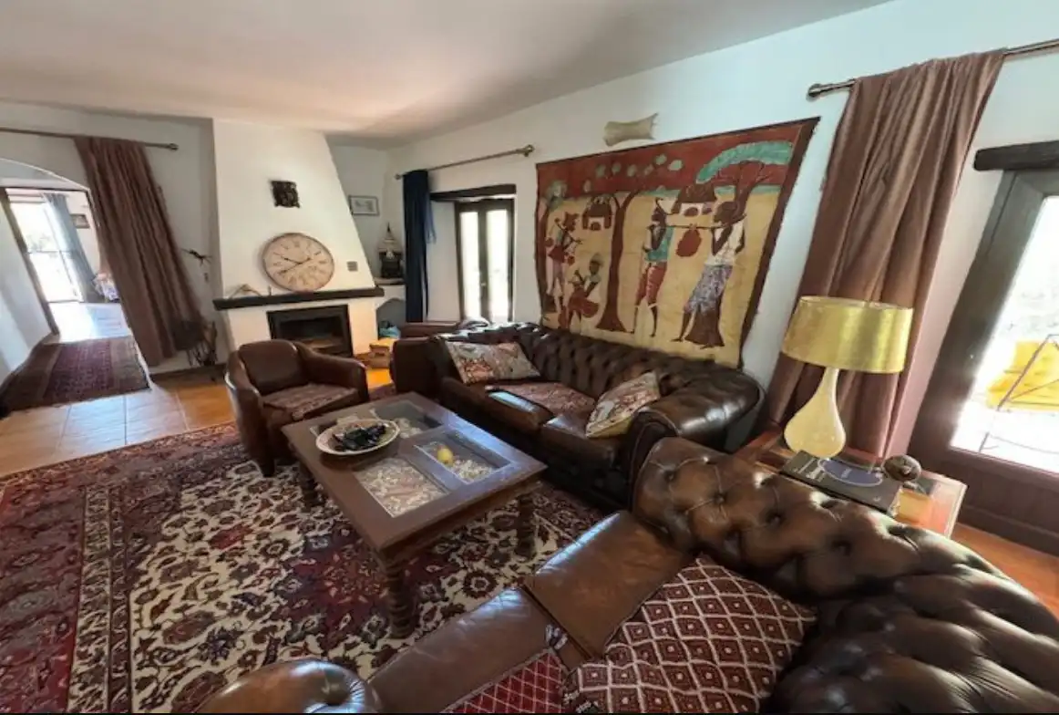 Sala de estar de Finca rústica en venta en Casares con Aire acondicionado, Calefacción y Jardín privado