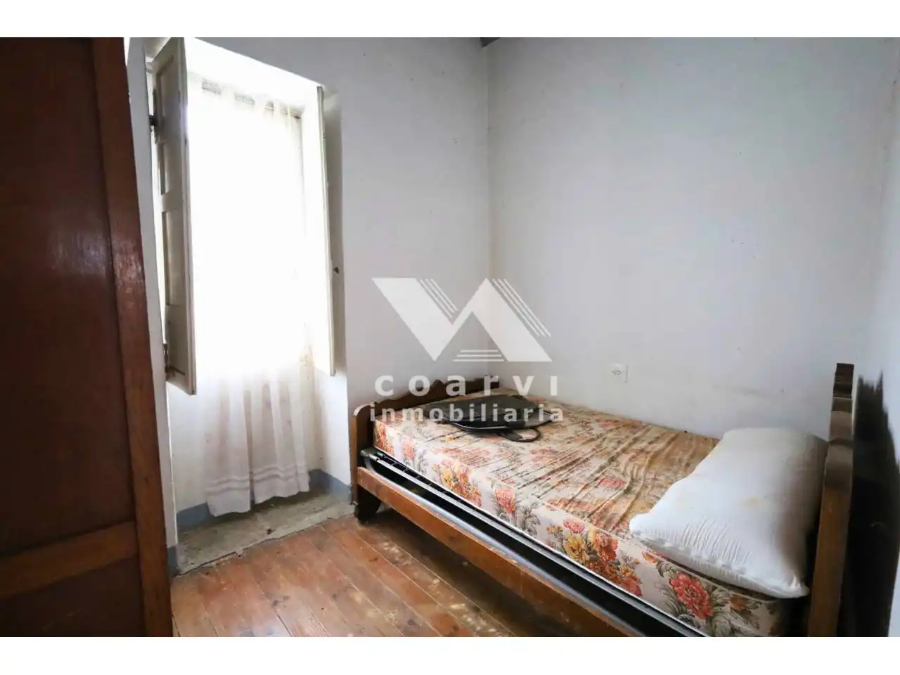 Dormitori de Casa o xalet en venda en A Merca   amb Jardí privat, Terrassa i Moblat