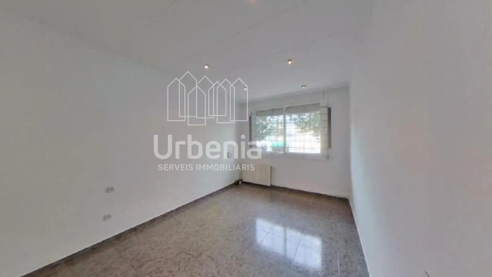 Vista exterior de Piso en venta en Premià de Mar con Calefacción, Terraza y Alarma