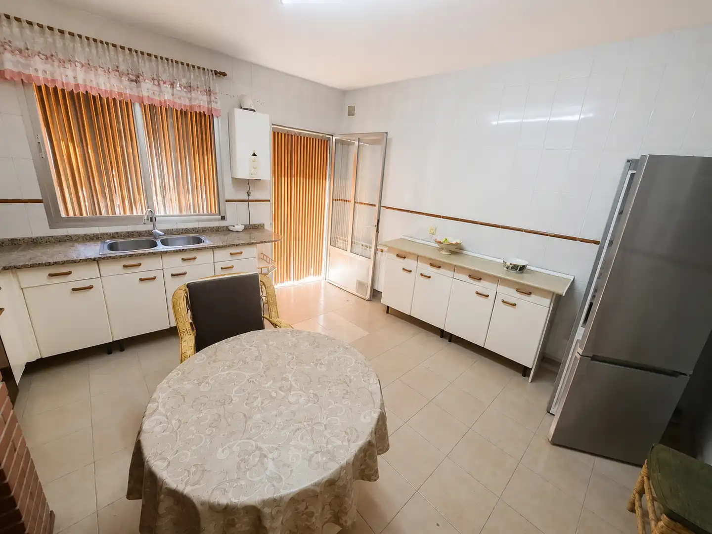 Cocina de Casa adosada en venta en Carrión de Calatrava con Calefacción, Terraza y Trastero
