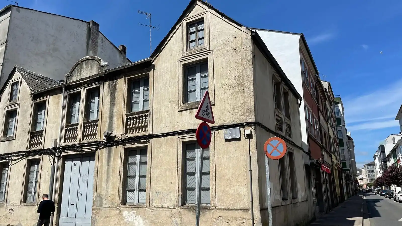 Vista exterior de Edificio en venta en Lugo