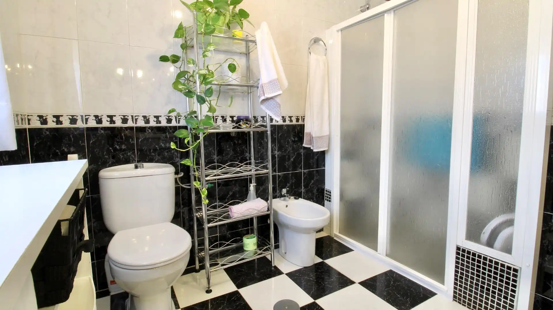 Baño de Casa adosada en venta en Vegas del Genil con Aire acondicionado, Calefacción y Terraza