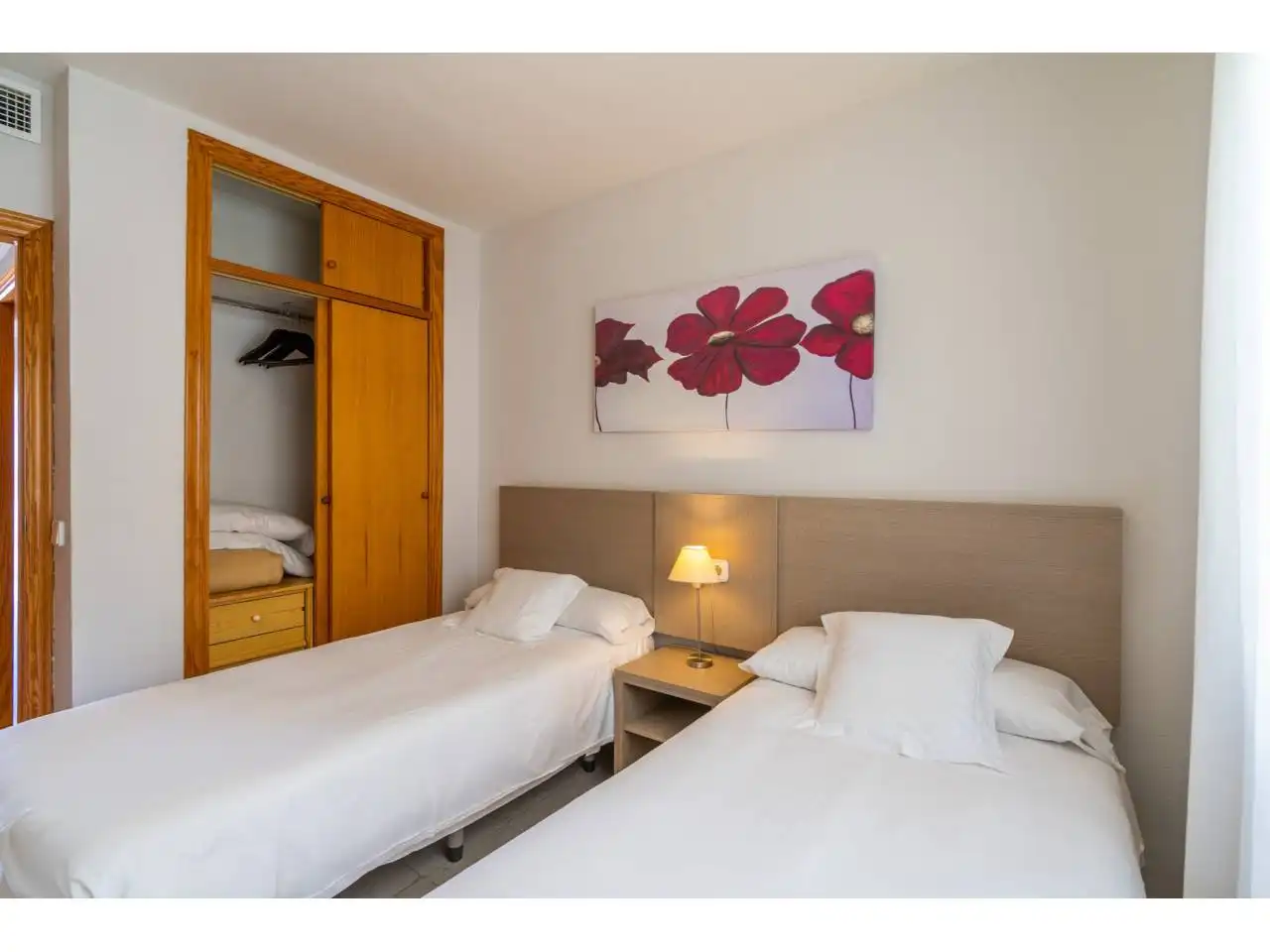 Habitación de Casa adosada en venta en Calpe / Calp con Aire acondicionado, Terraza y Amueblado